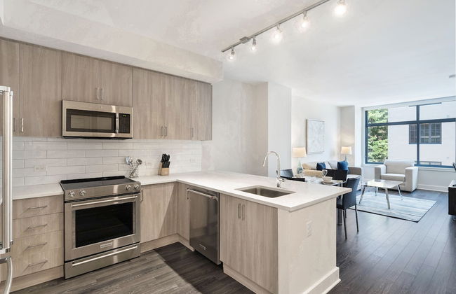 Global Luxury Suites at Bethesda Metro - Photo 14