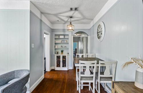 Port Side at M Historic Lost Bayou Retreat Walk to Beach Sleeps 6 - Foto 12