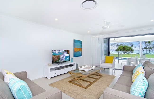 Sentosa at Tugun Beachfront Holiday Home - Photo 10