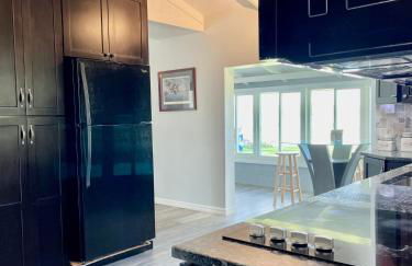 Cozy Lake Front Cottage - Photo 13