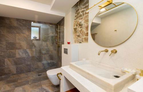 8 to 10 Sleeps Private Pool Villa & BBQ Near Barcelona - Foto 8