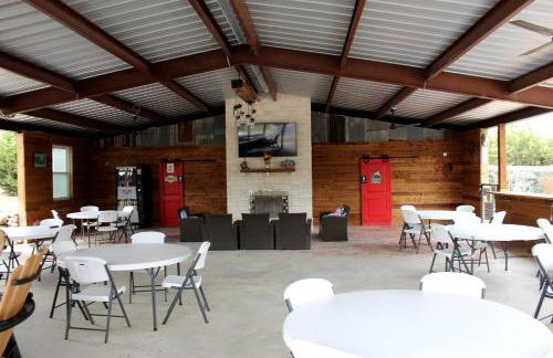 Amazing Family Vacations in Nature in this Cute Log Cabin near Austin, Texas - Foto 6