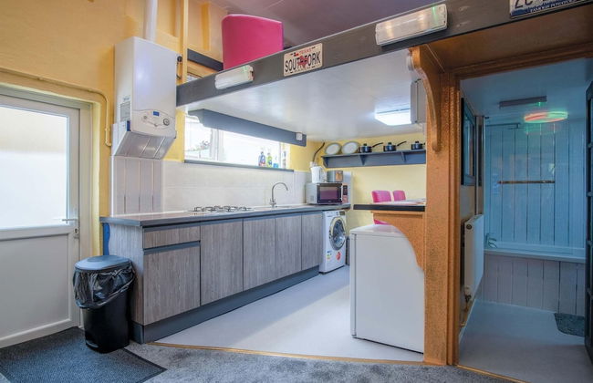 Clouds - 1 Bedroom Holiday Home - Milford Haven - Photo 13