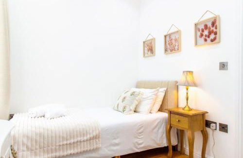 Spacious 4BR house, 2 en suites with garden & on-site parking - Foto 26