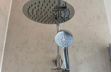 Central Aldershot Flat, Near Station & Town Centre - Foto 7