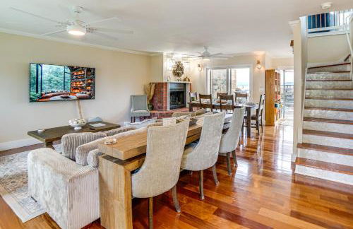 Waterfront Clear Lake Home with Game Room and Deck! - Foto 8