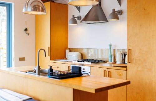 The Deck House - Seafront Upside-Down House with Solent Views, Gurnard - Foto 12