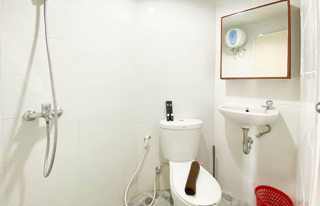 Homey And Good Choice Studio At Amartha View Apartment - Photo 10