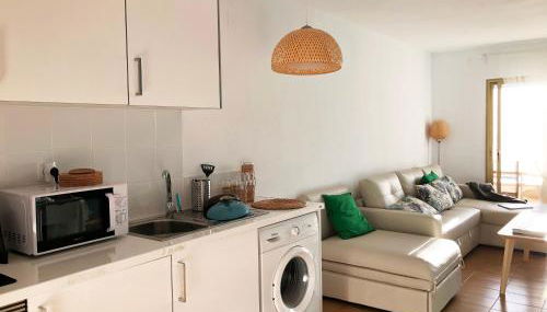 New Stunning Seaview Apartment with lovely balcony - Photo 5