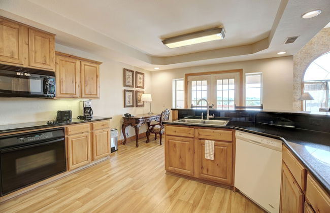 Grand Crowne Resort - Photo 10