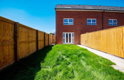 Luxury 5BDR with City Access, Free Parking and Wi-Fi - Photo 11