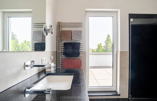 Luxuriöse Wohnung mit Terrasse und Balkon - 24h Check-In - Foto 8