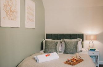 Spacious 4-bed Ample Parking Fast WiFi Contractor Family Friendly - Photo 19