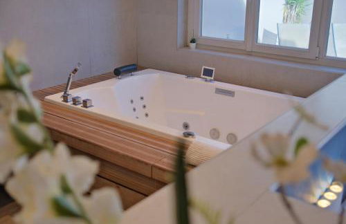 Suite & Spa - Jacuzzi - Sauna - Foto 28