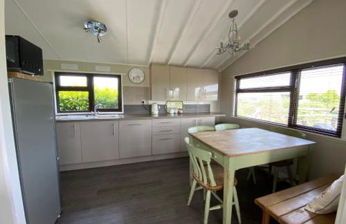 Rew Farm Country & Equestrian Accommodation - Sunrise Lodge - Foto 25