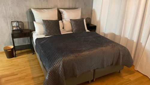 Studio Stevie Nicks I Workplace I 24in Screen I Kitchen I PS4 - Foto 3