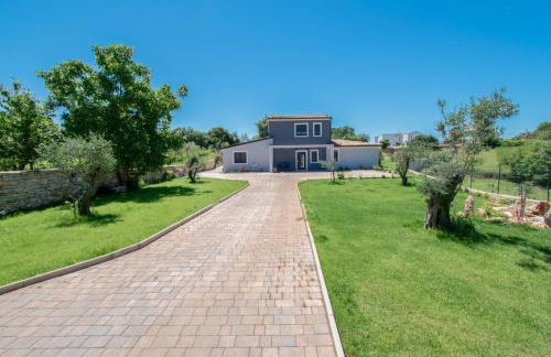 Villa Vala with a large yard near Pula - by Istrabook - Foto 20