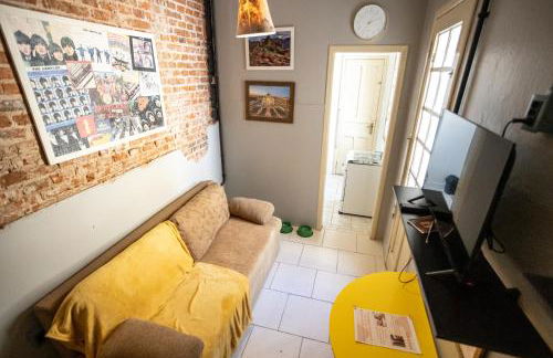 Apartamento central com pátio, 1 quadra do calçadão - Foto 1