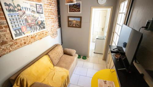 Apartamento central com pátio, 1 quadra do calçadão - Foto 1