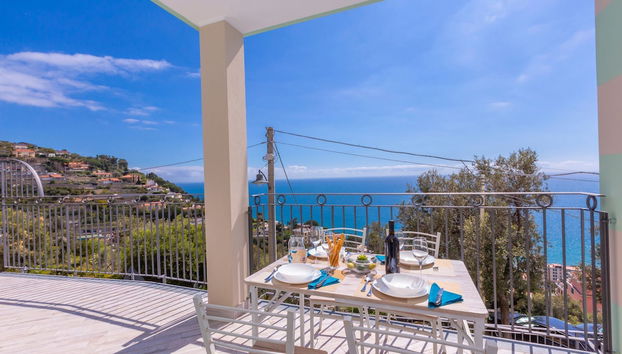 Serena 1 in Alassio With 2 Bedrooms and 2 Bathrooms - Foto 2, Habitación