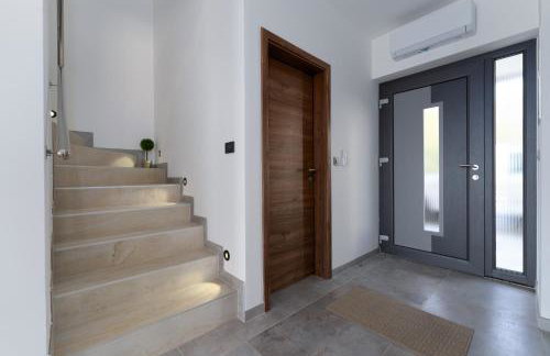 Villa Rosemary -semi-detached villa with a pool and a panoramic view, close to a sandy beach - by TRAVELER tourist agency Krk - Foto 29