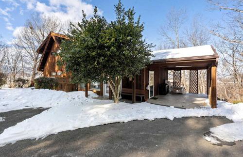 Modern Mountain Cabin with Hot Tub and Game Room Near Moorefield, West Virginia - Foto 76