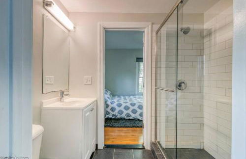 Spacious 4-Bedroom Near Downtown and UM Stadium - Foto 22