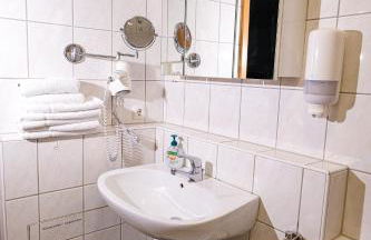 Apartment 4 - Photo 16