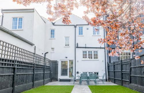 4-Bedroom Seafront House in Southend Sea Views - Pass the Keys - Foto 50