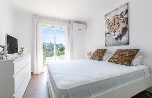 3 Bedroom Stunning Home In Mezquitilla - Photo 36