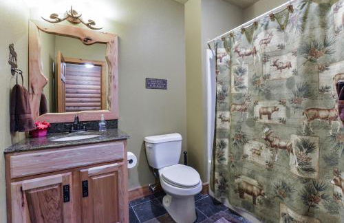 Luxury Lakefront Chalet Resort 2 Pools FREE Amenities Dock MiniGolf Waterslide - Foto 14