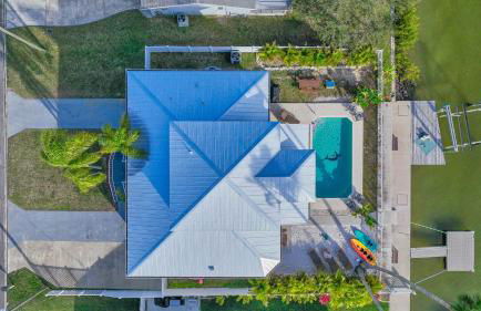 5 Bed3bath waterfront pool home with full gym, office, and heated pool! - Foto 47