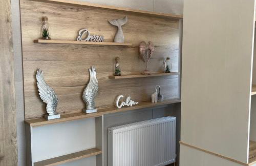 Chichester Lakeside Holiday Park Lakefront Lodge - Foto 11