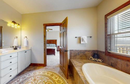 Spacious Lakeview Townhouse Sleeps 8 Deck Grill - Foto 22