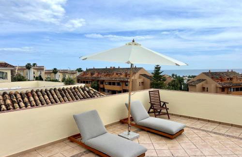 Fantástico Ático Dúplex en Marbella, con vistas al mar y a 300 metros de la playa - Photo 30