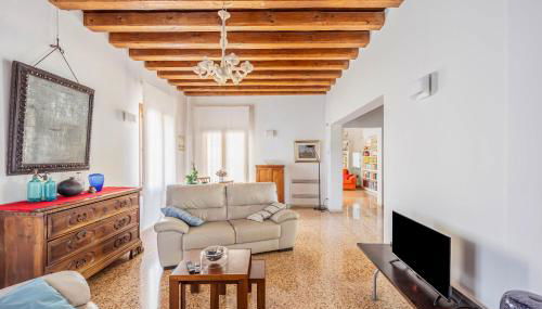 Beautiful Villa With Garden and Private Parking! - Foto 1