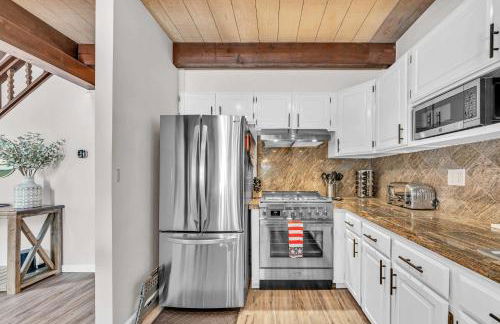 Beautiful Homewood Retreat with Deck and Grill - Foto 9