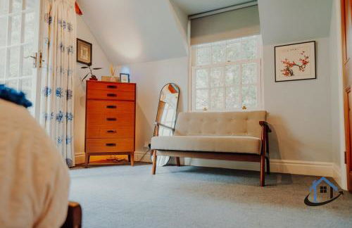 Unique Boathouse, detached free parking x4 cars - Foto 9