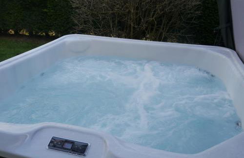 Romeo Cottage - Sleeps 4 - Open Plan Barn - Private Hot Tub & Garden - Foto 13