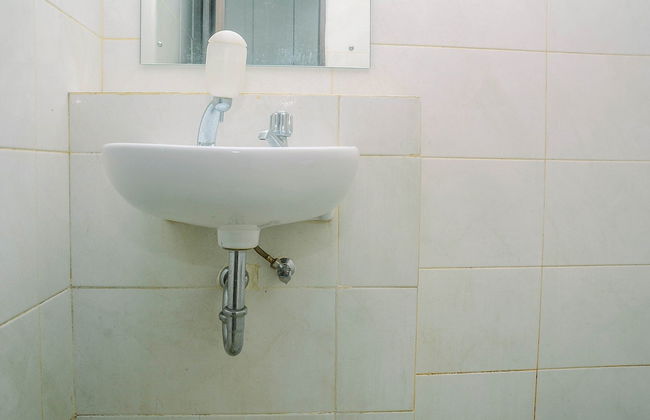 Minimalist And Comfy Studio At Grand Dhika City Apartment - Foto 10