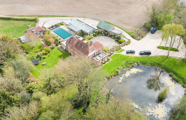 Amazing 5 BR Country Home Pool Gym Yoga Studio - Photo 6