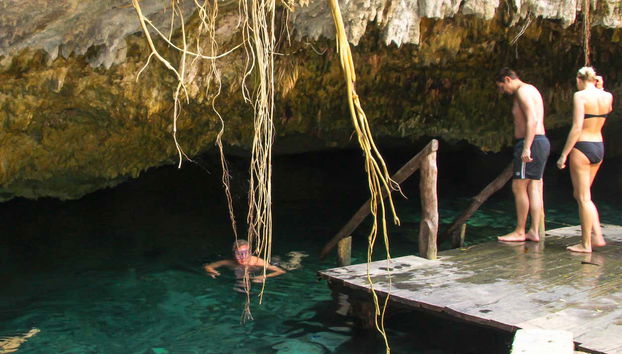 Banho em um cenote
