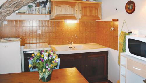 1 Bedroom Nice Apartment In La Beaume - Photo 2