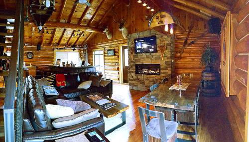 Superb Log Cabin Rental for Groups near Munising and Pictured Rocks National Lakeshore, Michigan - Foto 4