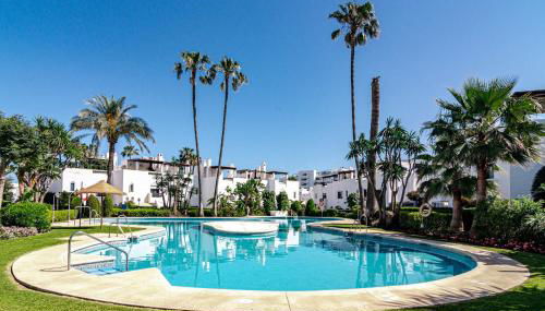 Seaside 3 bedroom Townhouse in San Pedro close to the Beach with private Garden - Photo 2