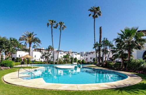 Seaside 3 bedroom Townhouse in San Pedro close to the Beach with private Garden - Photo 2