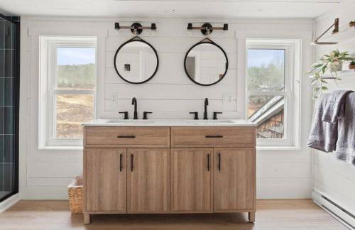 100% Renovated Stowe Village Farmhouse - Photo 14