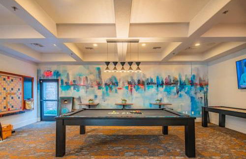 Elegant 1BD King Bed, Pool, Hot Tub, Gym, Parking - Photo 4