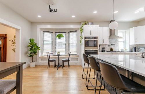 NEW REMODEL Denver Luxury Home with Private HOT TUB - Foto 2