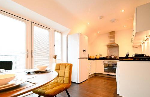 Spacious 2 Bedroom Balcony Flat with Parking and Fast WiFi - Foto 20